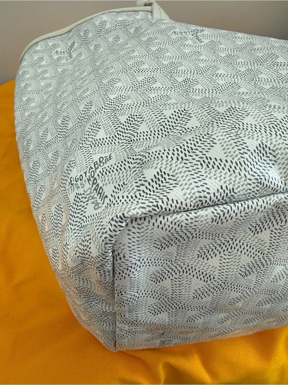 Goyard Saint Louis Tote in Ivory White with Matching Pouch